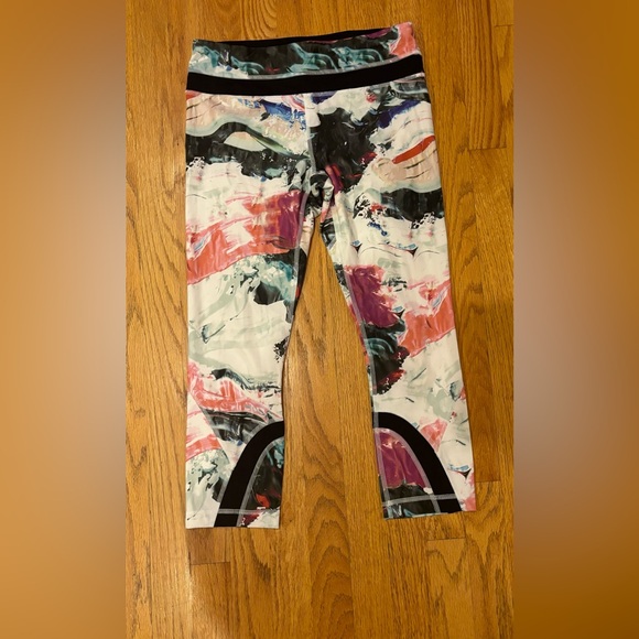 Lululemon Run: Inspire Crop II *All Full-On Luxtreme
Pigment Wave Multi / Black - Picture 8 of 15